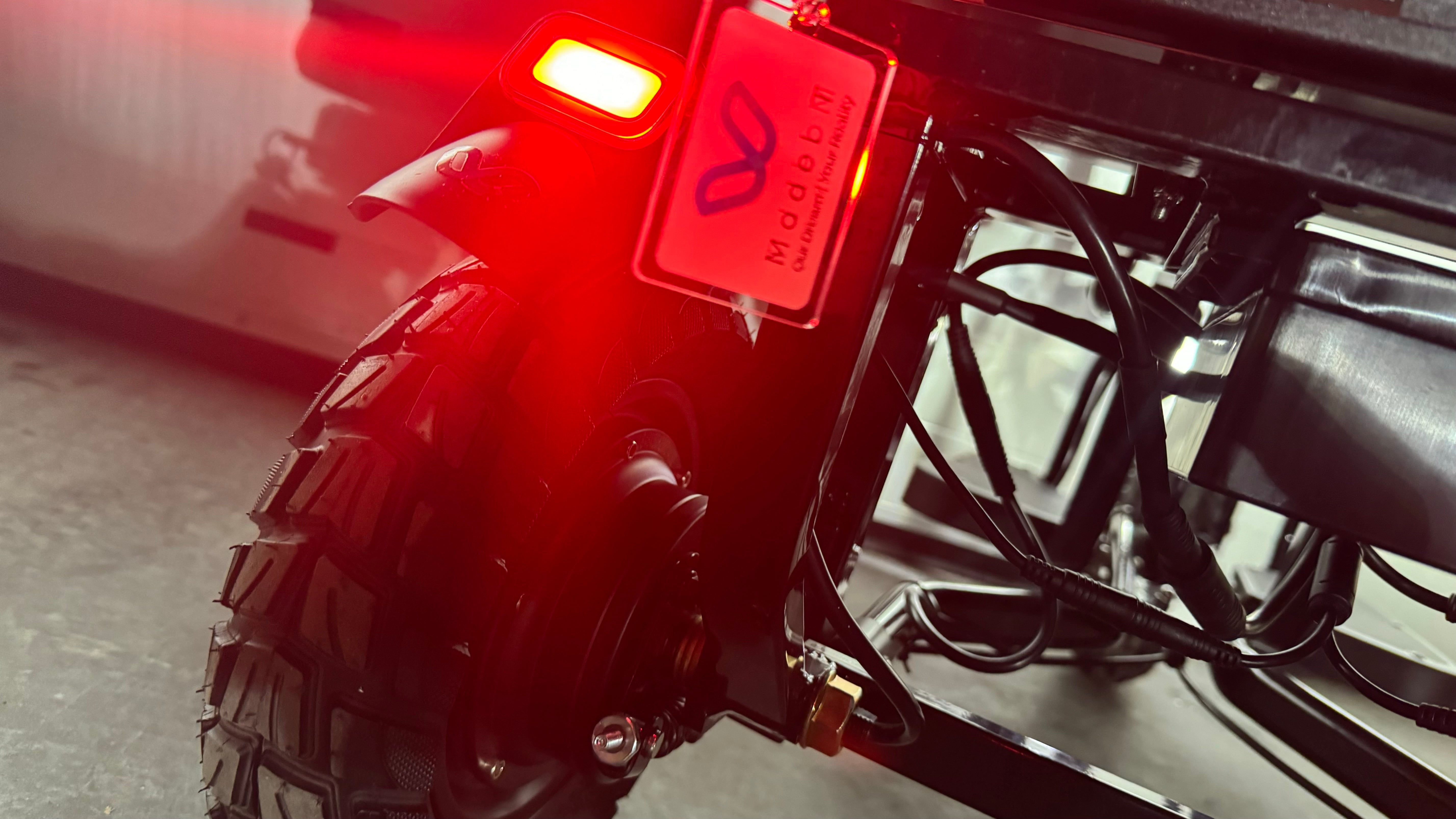 Motus - Model T Scooter Red Light